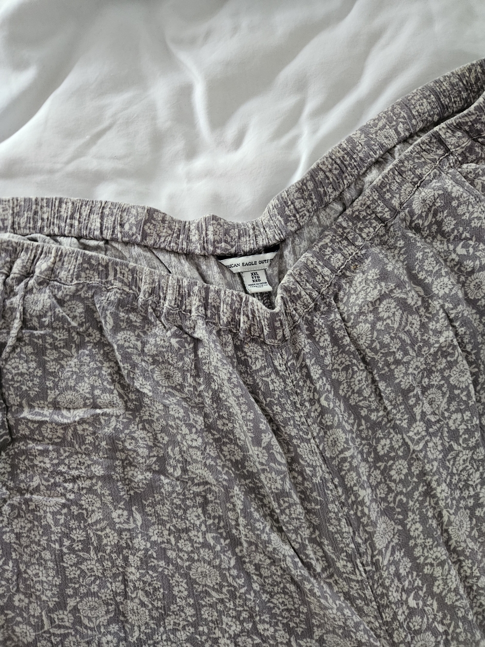American Eagle Outfitters Wide Leg Floral Print Pants in Lilac and Cream - Picture 5 of 6